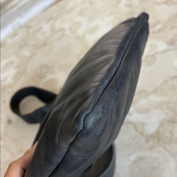 Roots Tribe Leather Crossbody Bag - Picture 9 of 15